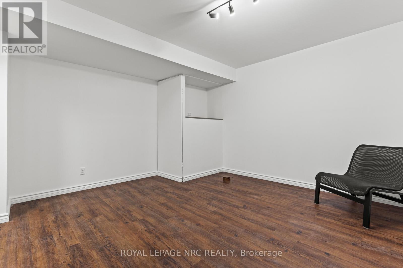 33 Broadway Avenue, St. Catharines, Ontario  L2M 1M3 - Photo 24 - X12415328