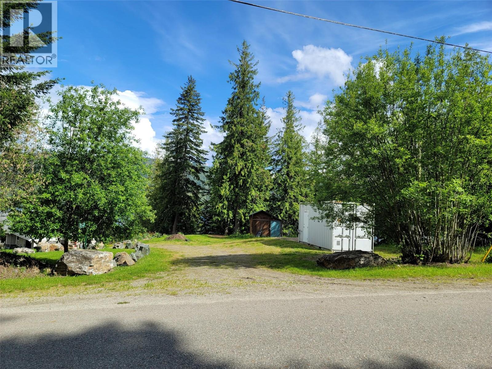 8734 & 8738 Squilax Anglemont Road, St. Ives, British Columbia  V0E 1M9 - Photo 4 - 10336709