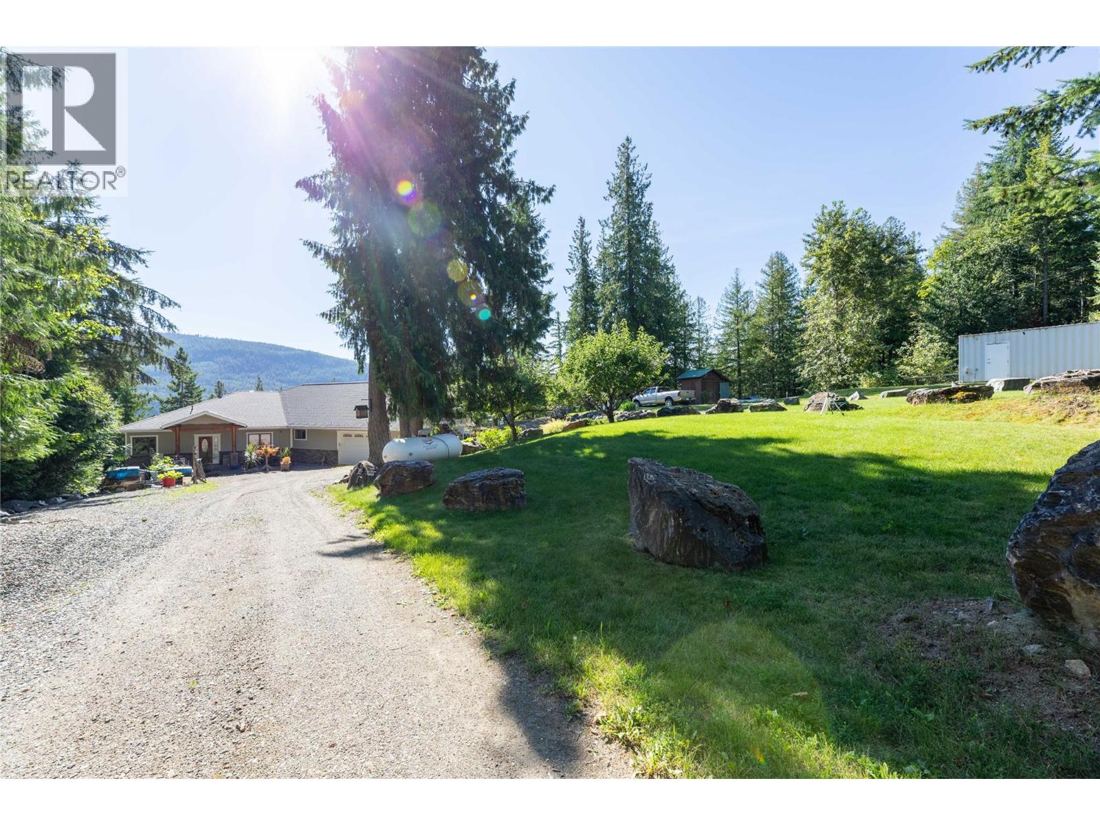 8734 & 8738 Squilax Anglemont Road, St. Ives, British Columbia  V0E 1M9 - Photo 75 - 10336709