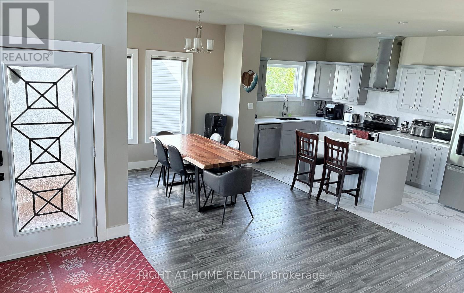 575 Oleary Lane, Tay, Ontario  L0K 2A0 - Photo 5 - S12399166