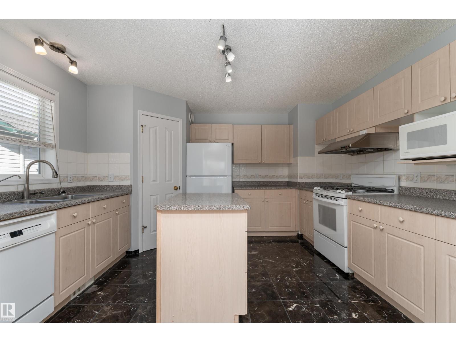 1027 Graham Co Nw, Edmonton, Alberta  T5T 6L4 - Photo 10 - E4458569