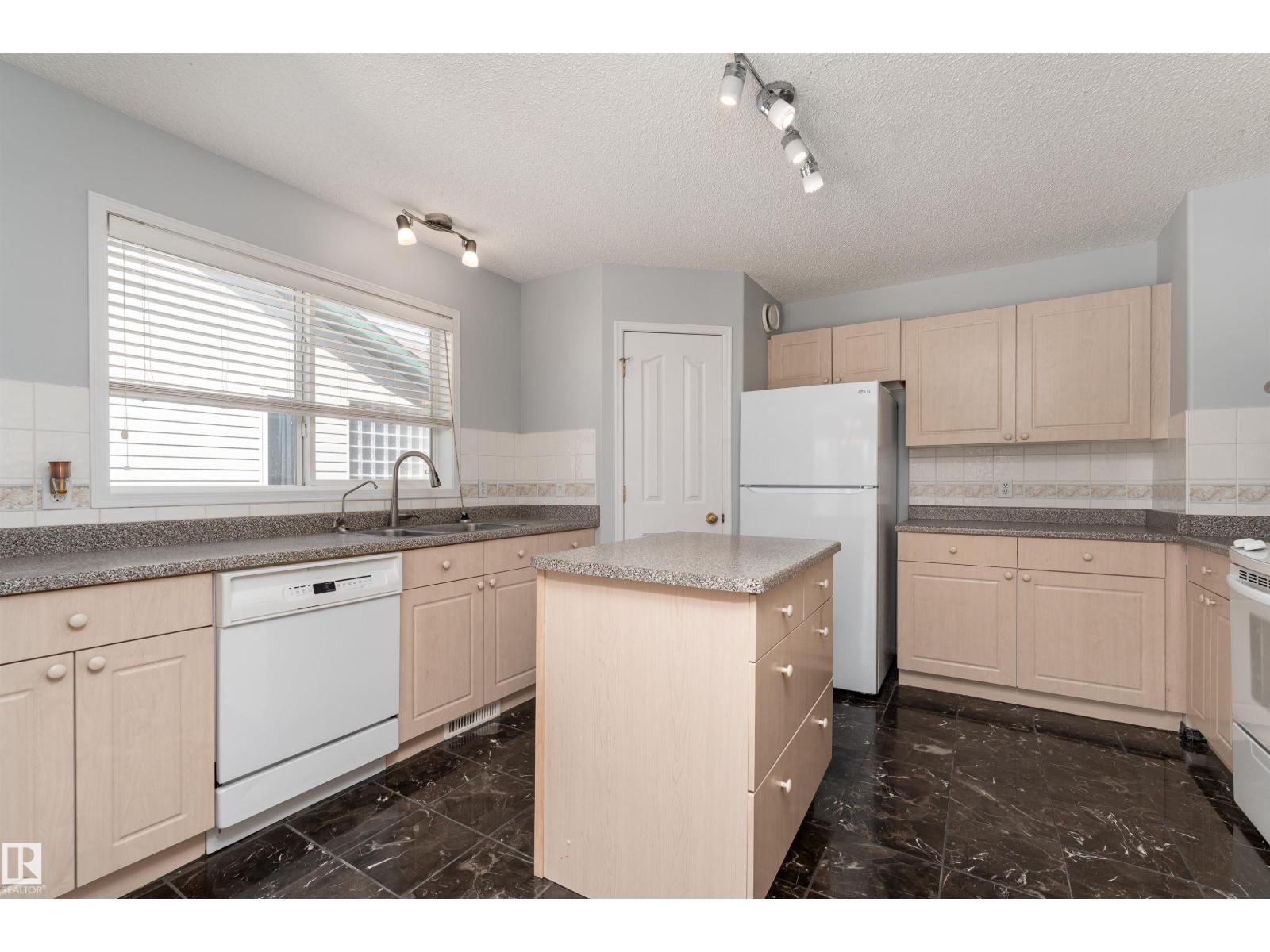 1027 Graham Co Nw, Edmonton, Alberta  T5T 6L4 - Photo 12 - E4458569