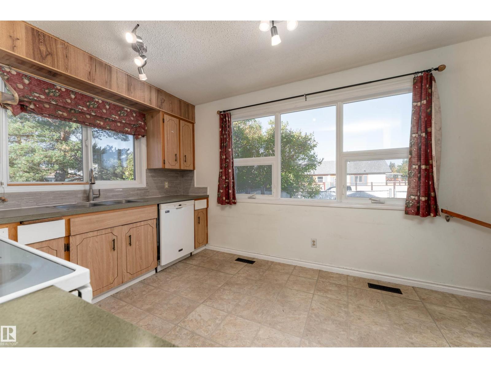 4114 43b Av, Leduc, Alberta  T9E 4T7 - Photo 4 - E4458570