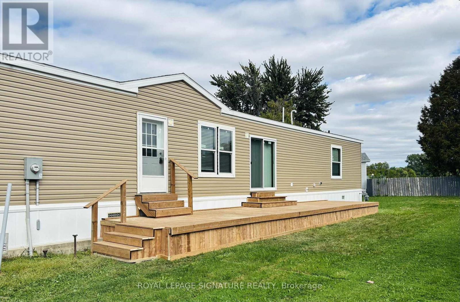 126 Regency Drive, Chatham-Kent (Chatham), Ontario  N7L 4E4 - Photo 1 - X12011558