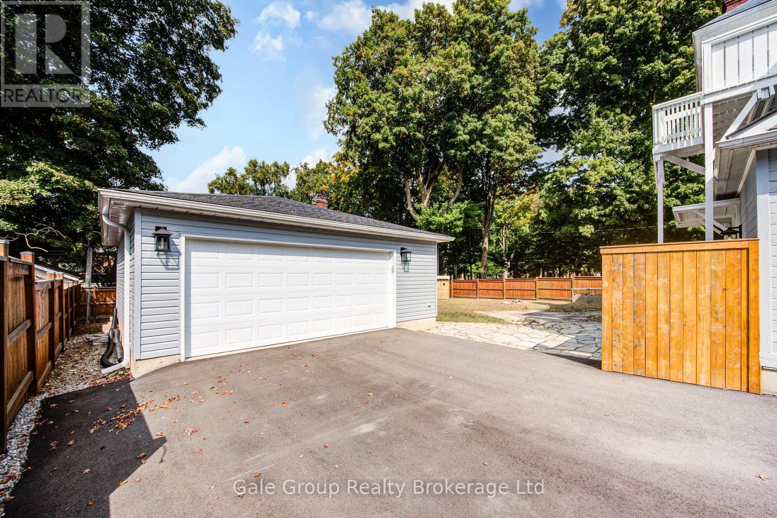 155 Vansittart Avenue, Woodstock, Ontario  N4S 6E7 - Photo 6 - X12415264