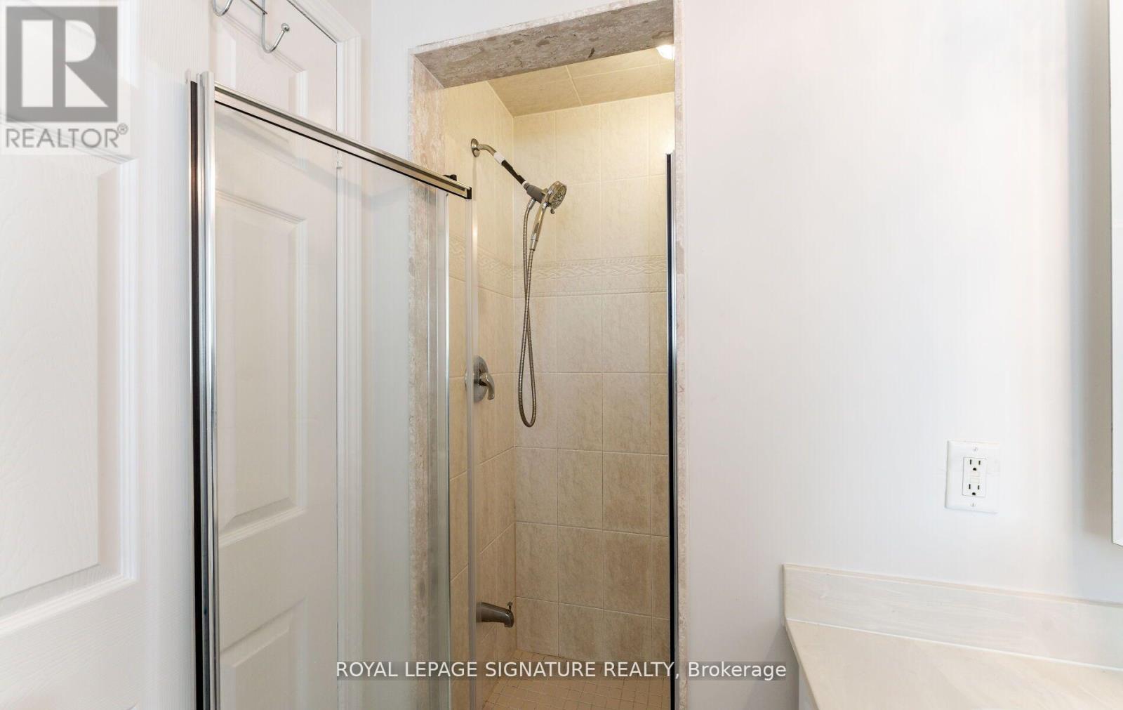2 - 760 Village Green Boulevard, Mississauga, Ontario  L5E 3K8 - Photo 17 - W12415224