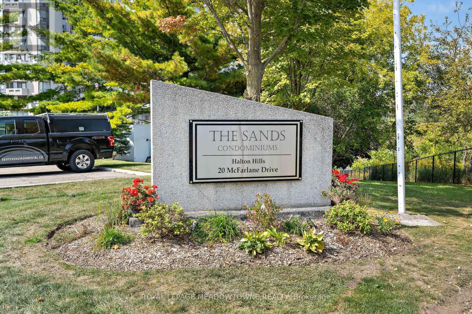 1708 - 20 Mcfarlane Drive, Halton Hills, Ontario  L7G 5J8 - Photo 2 - W12415227
