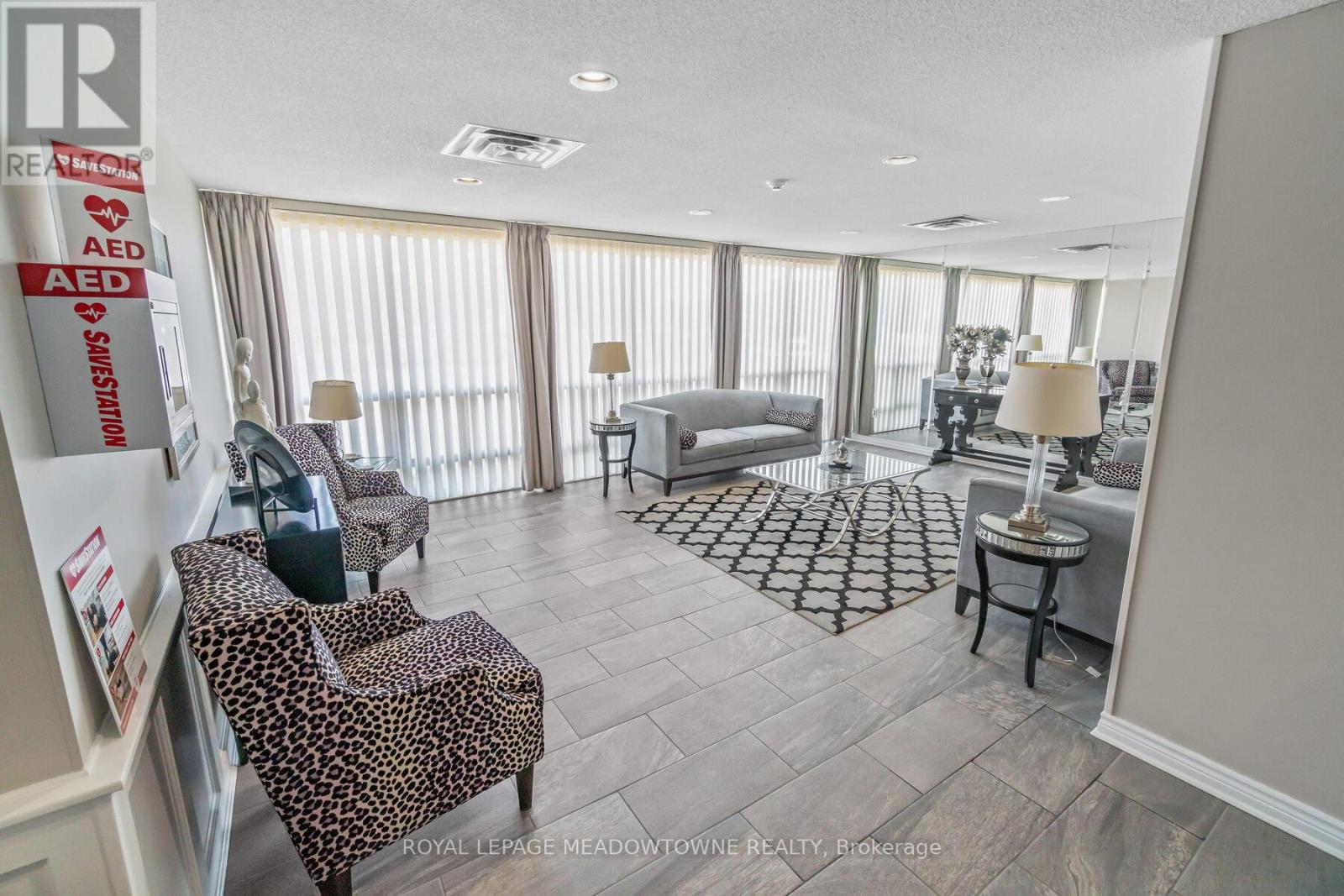 1708 - 20 Mcfarlane Drive, Halton Hills, Ontario  L7G 5J8 - Photo 5 - W12415227