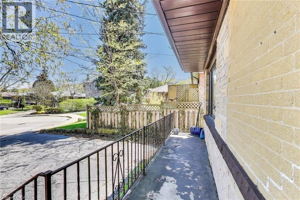 68 Harold Court, Hamilton, Ontario  L8S 2R9 - Photo 2 - 40771391