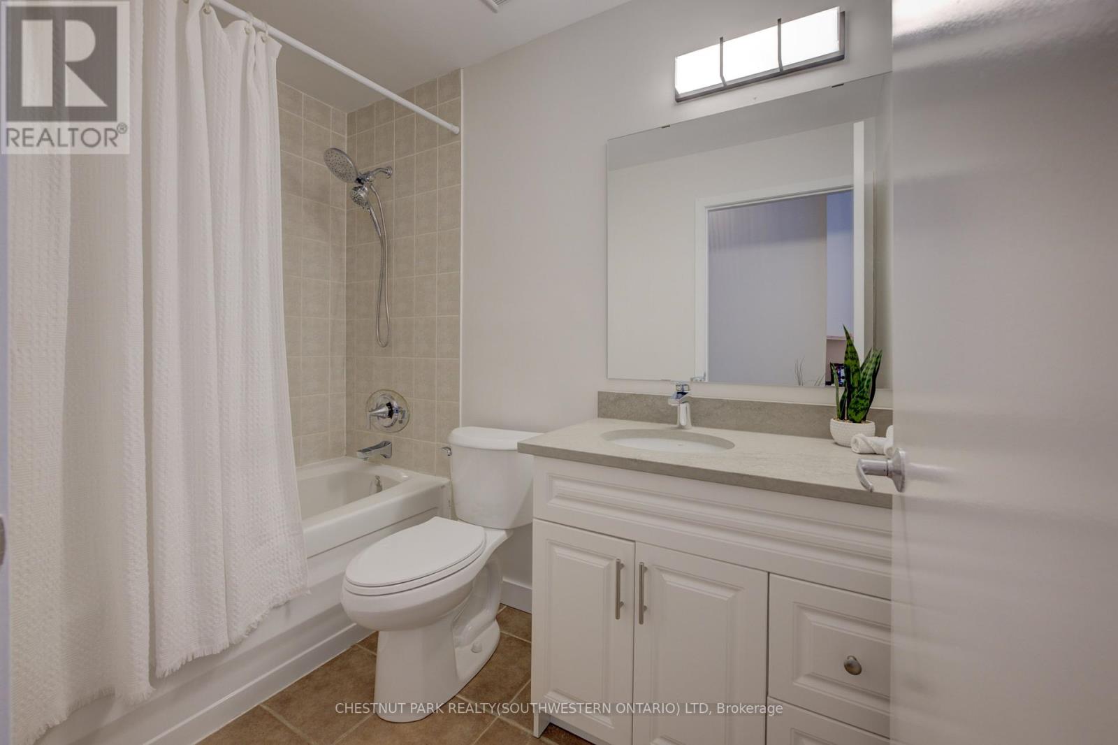524 - 404 King Street W, Kitchener, Ontario  N2G 2L5 - Photo 3 - X12415233