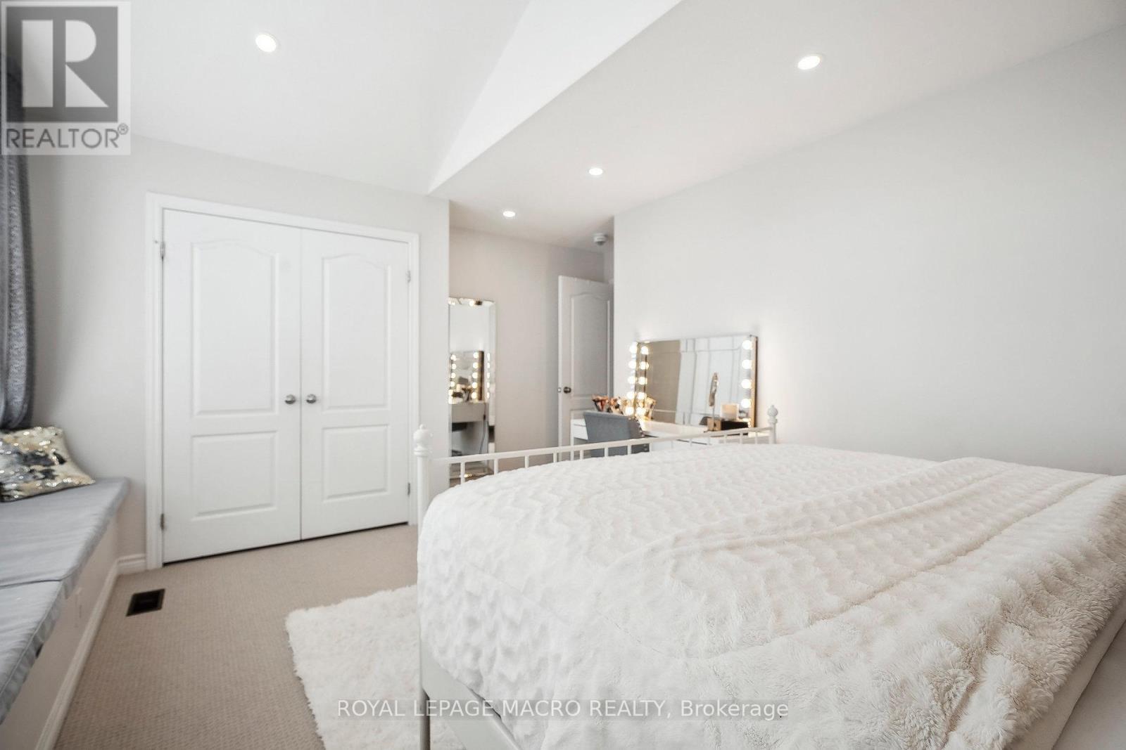 80 Bellroyal Crescent, Hamilton, Ontario  L8J 0E7 - Photo 29 - X12415234