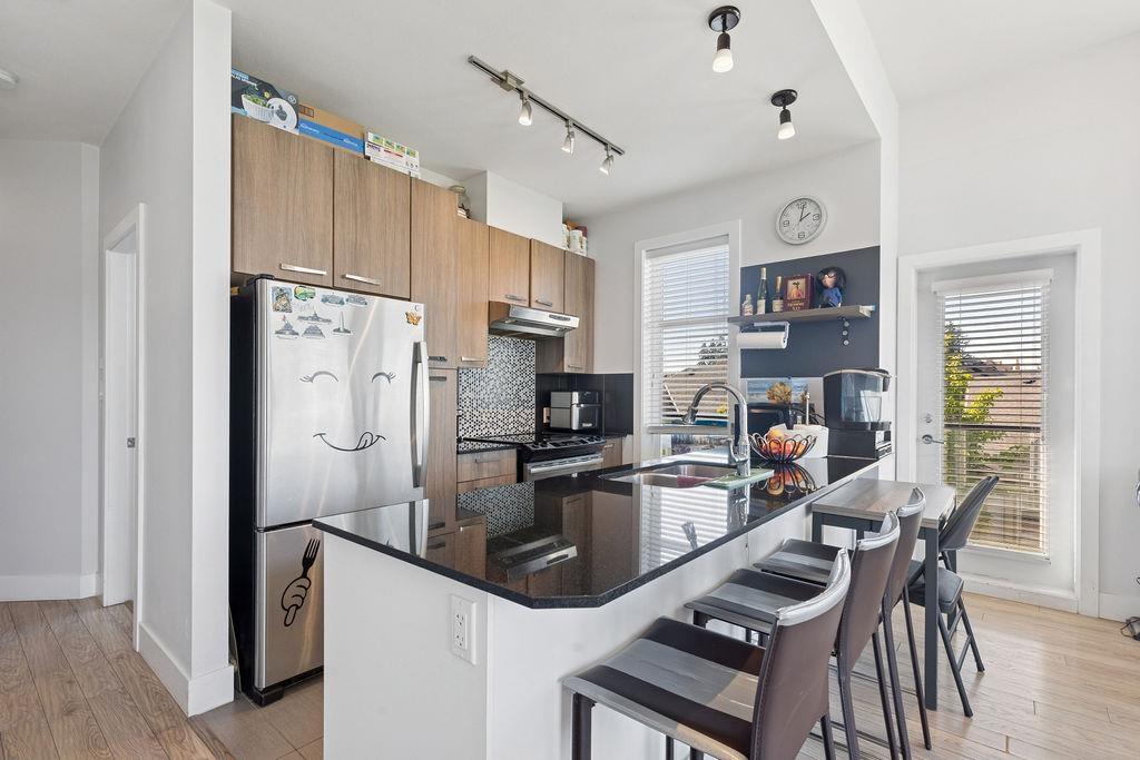 410 15956 86a Avenue, Surrey, British Columbia  V4N 6N8 - Photo 6 - R3050003