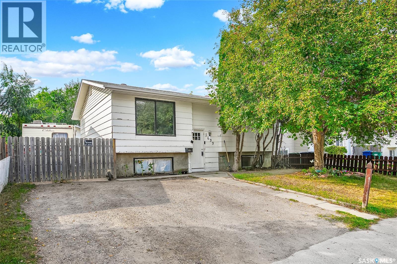 1633 B Avenue N, Saskatoon, Saskatchewan  S7L 1H2 - Photo 1 - SK018777