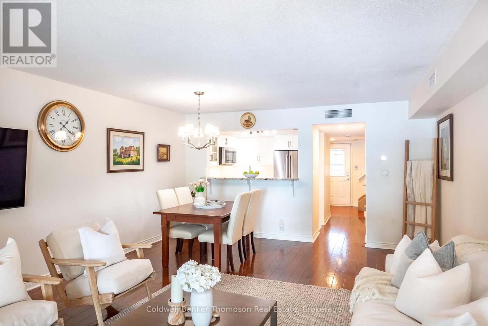 204 - 10 Coveside Drive, Huntsville, Ontario  P1H 1C3 - Photo 15 - X12360125
