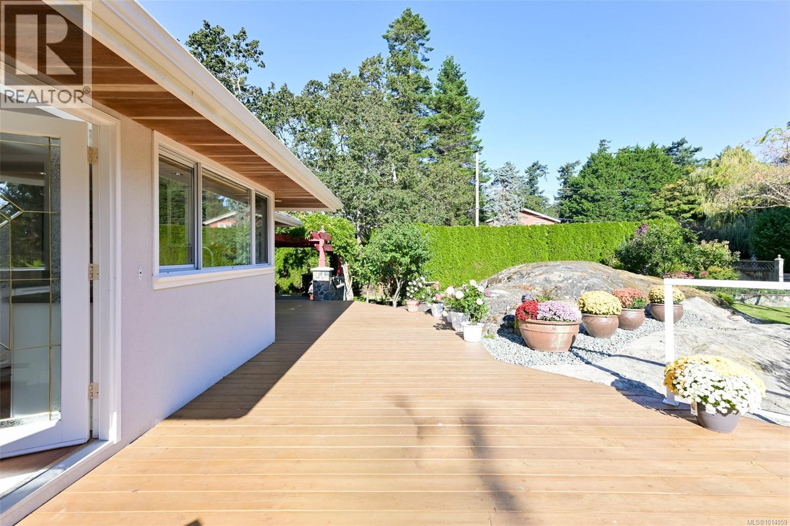 2886 Tudor Ave, Saanich, British Columbia  V8N 1M1 - Photo 19 - 1014059