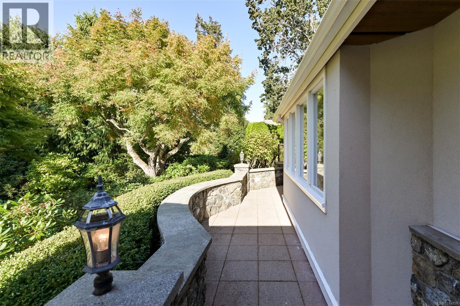 2886 Tudor Ave, Saanich, British Columbia  V8N 1M1 - Photo 43 - 1014059