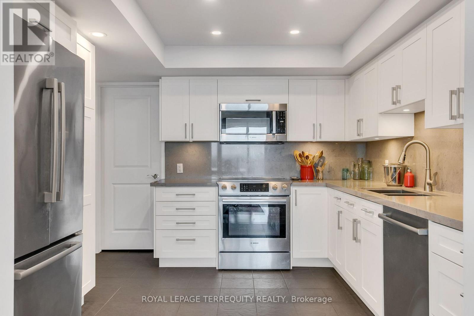 2311 - 55 Harbour Square, Toronto, Ontario  M5J 2L1 - Photo 21 - C12415362