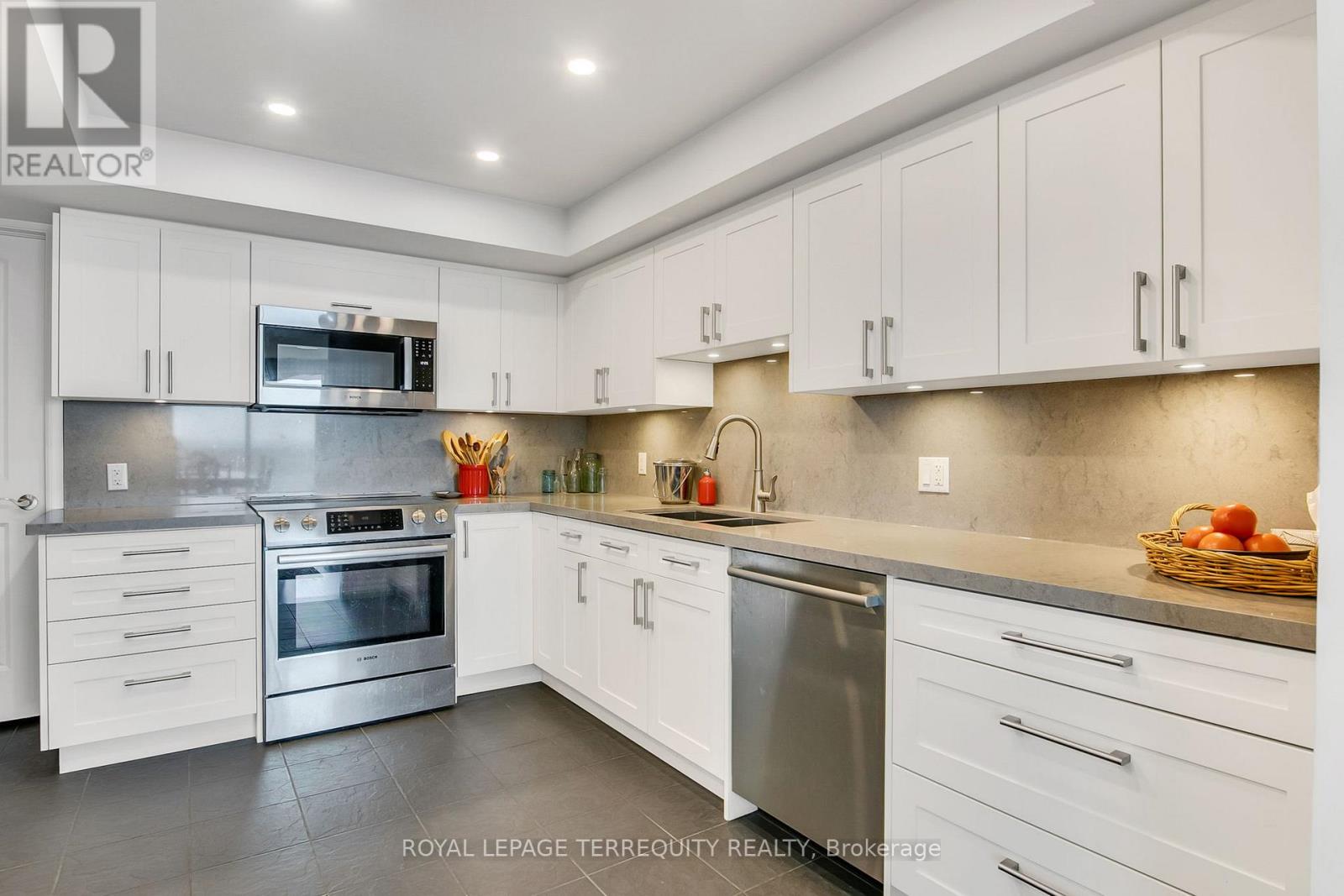 2311 - 55 Harbour Square, Toronto, Ontario  M5J 2L1 - Photo 22 - C12415362