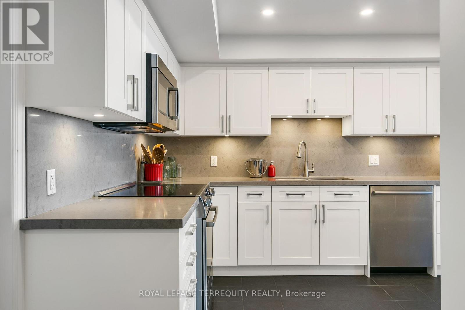 2311 - 55 Harbour Square, Toronto, Ontario  M5J 2L1 - Photo 23 - C12415362