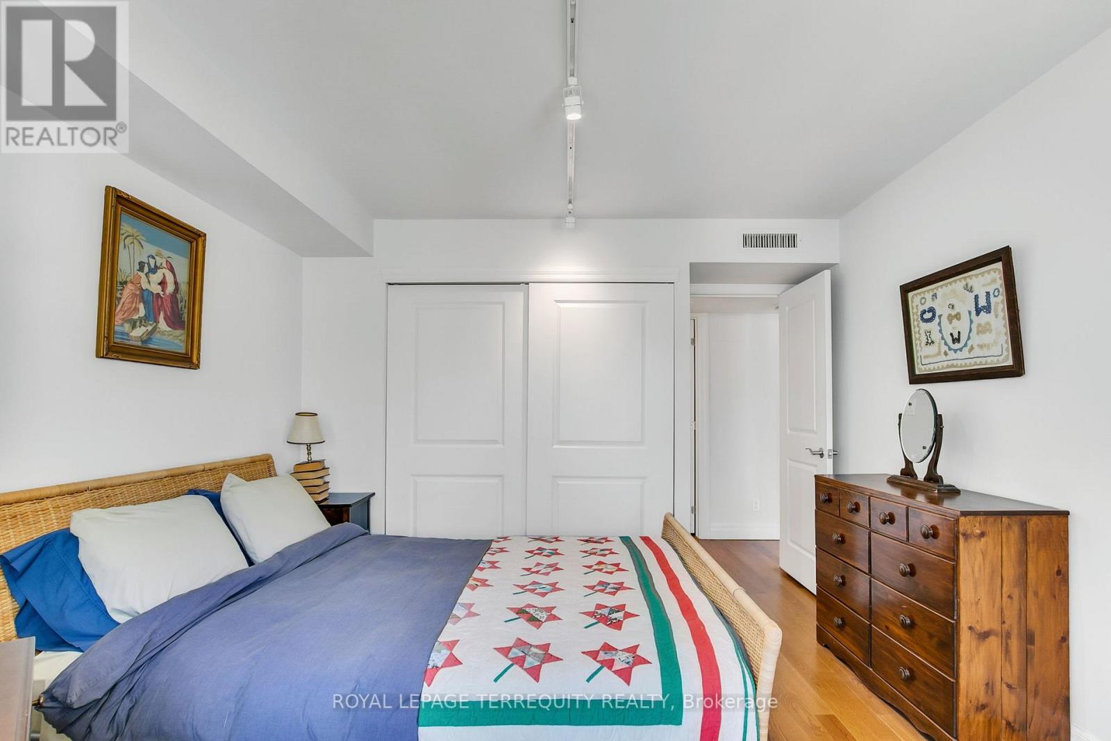 2311 - 55 Harbour Square, Toronto, Ontario  M5J 2L1 - Photo 35 - C12415362