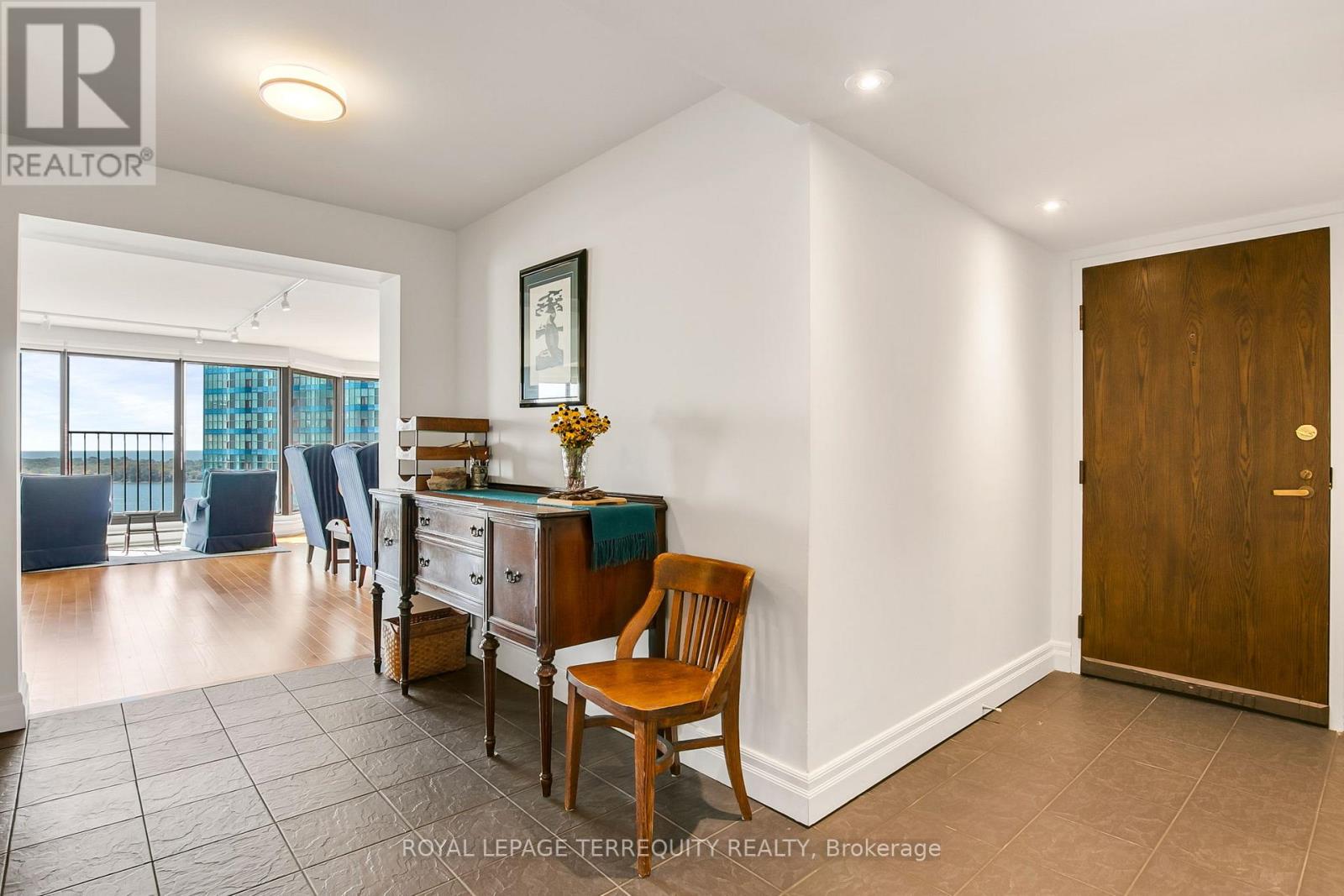 2311 - 55 Harbour Square, Toronto, Ontario  M5J 2L1 - Photo 4 - C12415362
