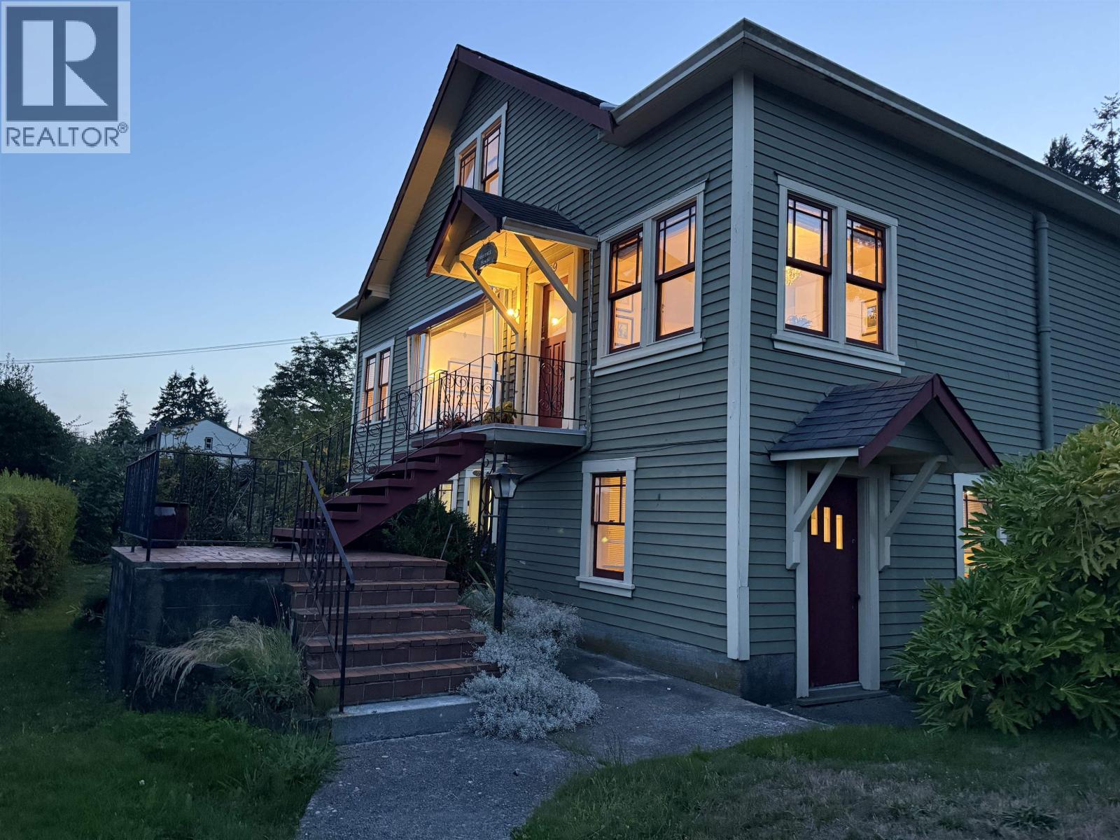 589 Seaview Road, Gibsons, British Columbia  V0N 1V9 - Photo 2 - R3049847