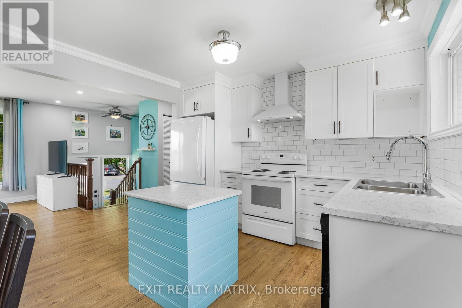 94 Peel Street E, North Glengarry, Ontario  K0C 1A0 - Photo 12 - X12415489