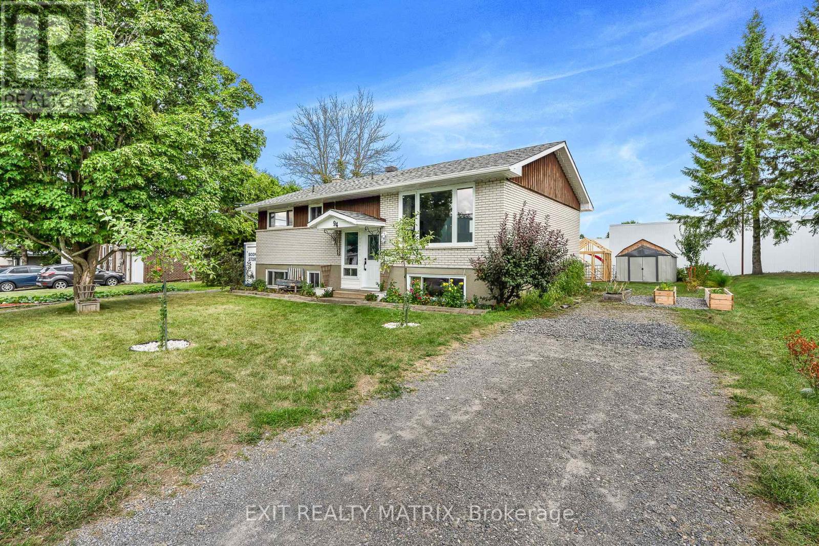 94 Peel Street E, North Glengarry, Ontario  K0C 1A0 - Photo 2 - X12415489