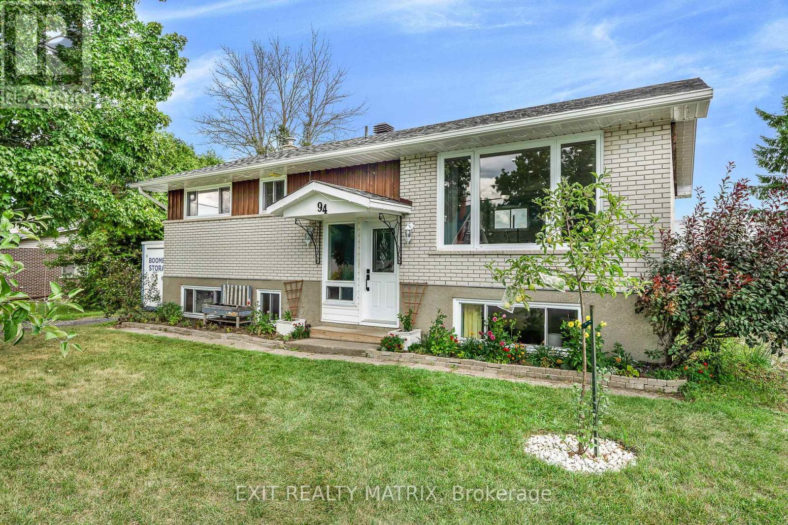 94 Peel Street E, North Glengarry, Ontario  K0C 1A0 - Photo 3 - X12415489