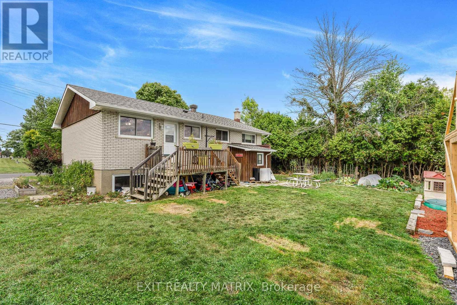 94 Peel Street E, North Glengarry, Ontario  K0C 1A0 - Photo 30 - X12415489