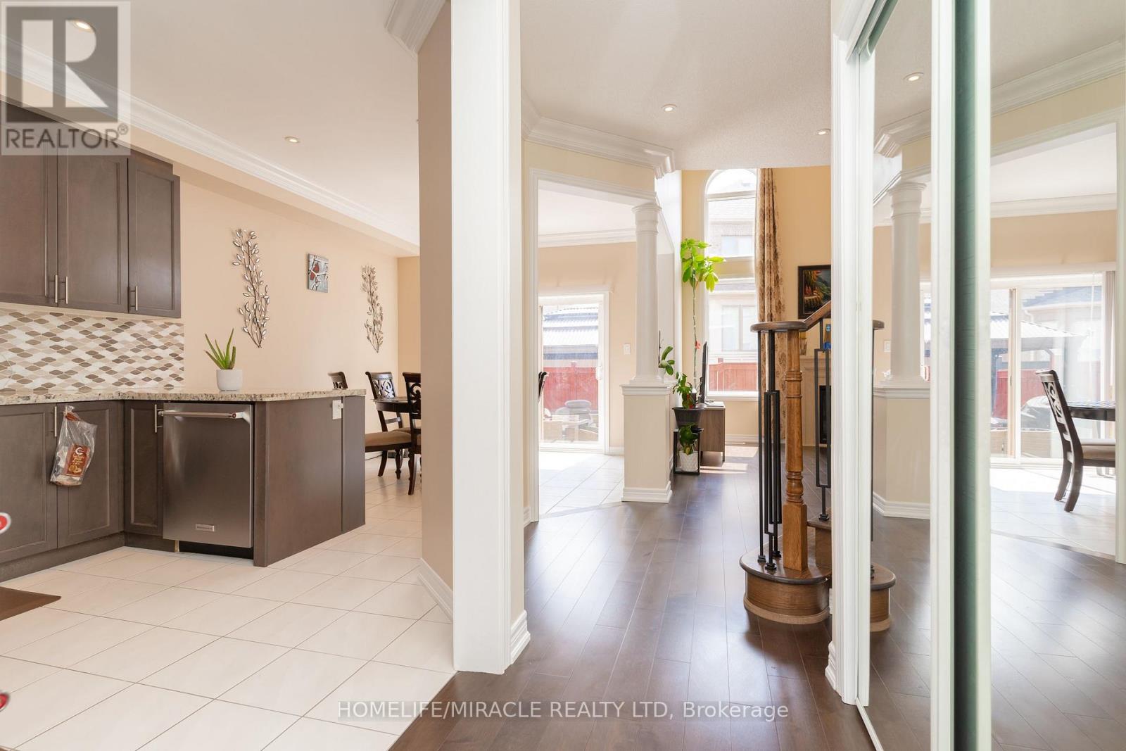 516 Vellore Woods Boulevard, Vaughan, Ontario  L4H 2W3 - Photo 11 - N12415265