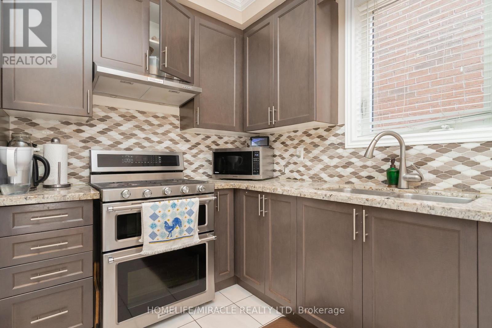 516 Vellore Woods Boulevard, Vaughan, Ontario  L4H 2W3 - Photo 13 - N12415265