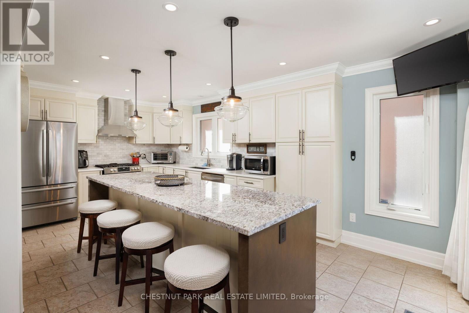 126 Blue Dasher Boulevard, Bradford West Gwillimbury, Ontario  L3Z 0E5 - Photo 14 - N12415400