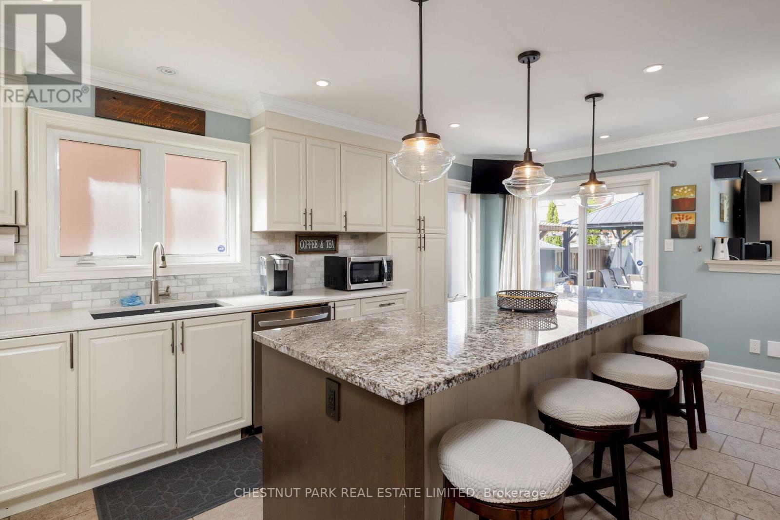 126 Blue Dasher Boulevard, Bradford West Gwillimbury, Ontario  L3Z 0E5 - Photo 15 - N12415400
