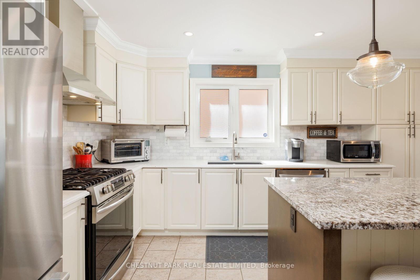 126 Blue Dasher Boulevard, Bradford West Gwillimbury, Ontario  L3Z 0E5 - Photo 17 - N12415400