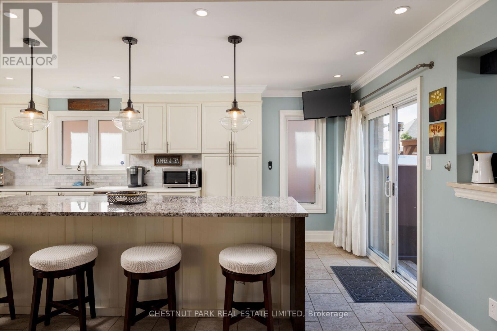 126 Blue Dasher Boulevard, Bradford West Gwillimbury, Ontario  L3Z 0E5 - Photo 18 - N12415400