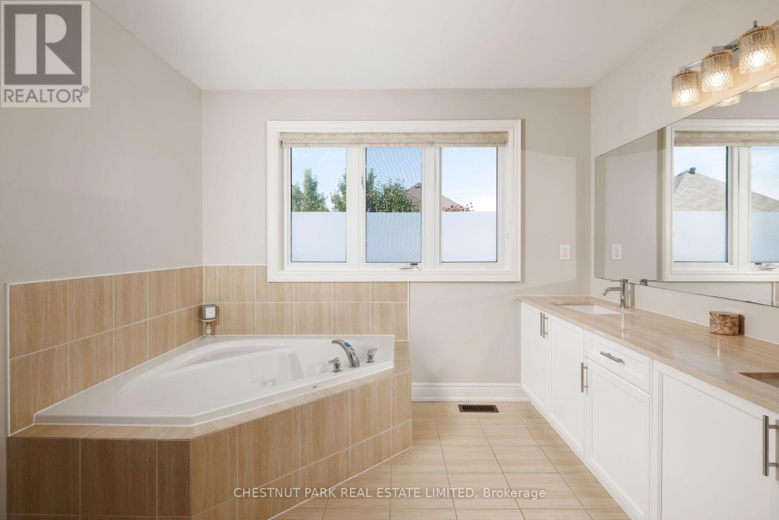 126 Blue Dasher Boulevard, Bradford West Gwillimbury, Ontario  L3Z 0E5 - Photo 28 - N12415400