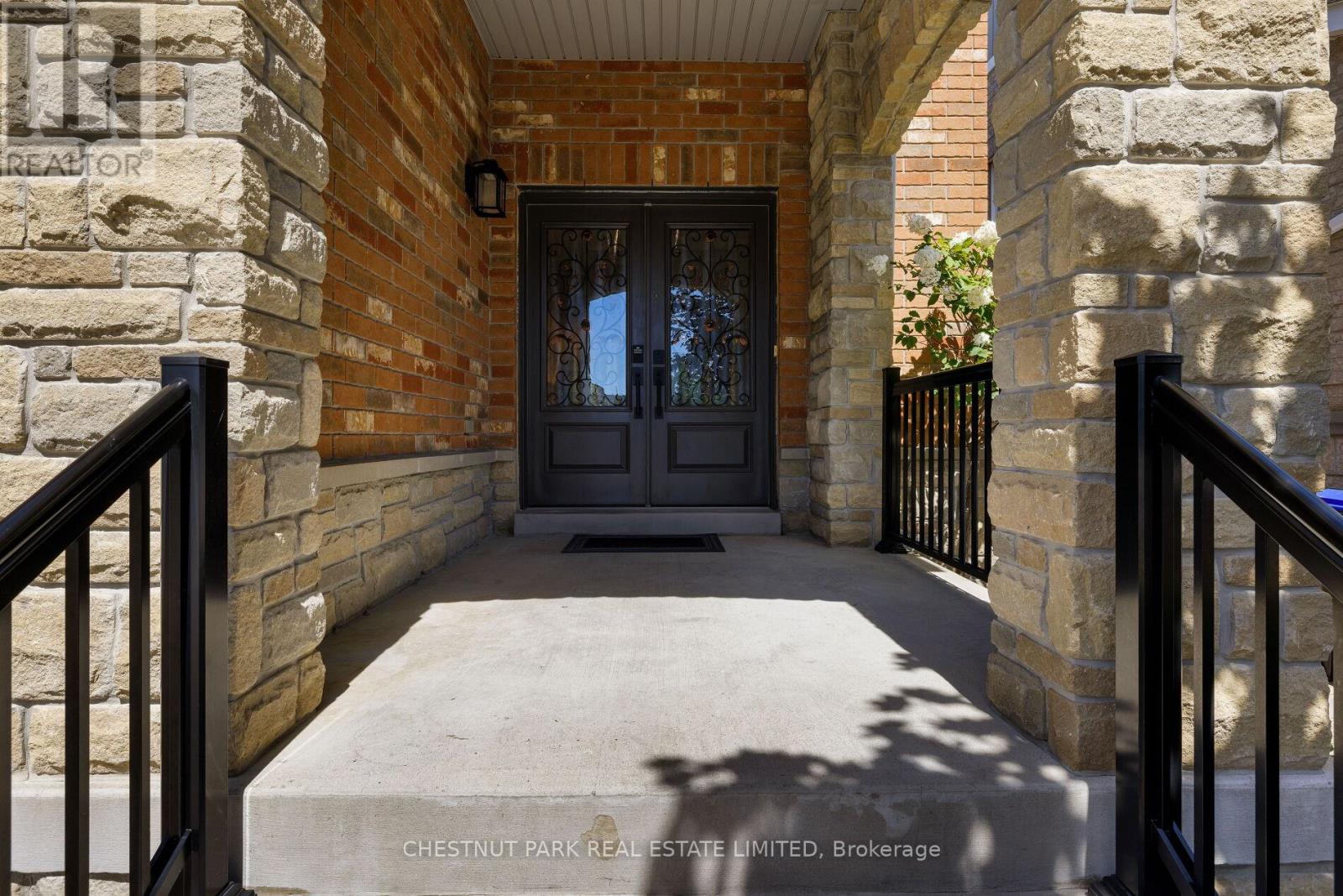 126 Blue Dasher Boulevard, Bradford West Gwillimbury, Ontario  L3Z 0E5 - Photo 6 - N12415400