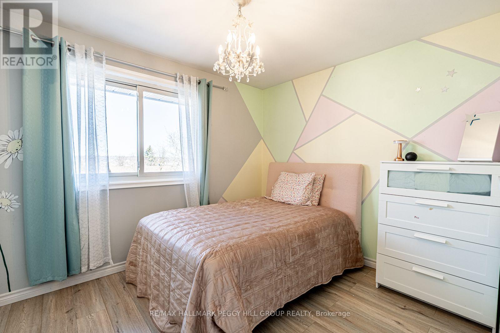 25 Marshall Street, Barrie (Allandale Heights), Ontario  L4N 3S4 - Photo 8 - S12415337