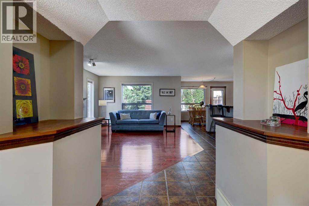 78 Cougarstone Close Sw, Calgary, Alberta  T3H 5W3 - Photo 12 - A2258399