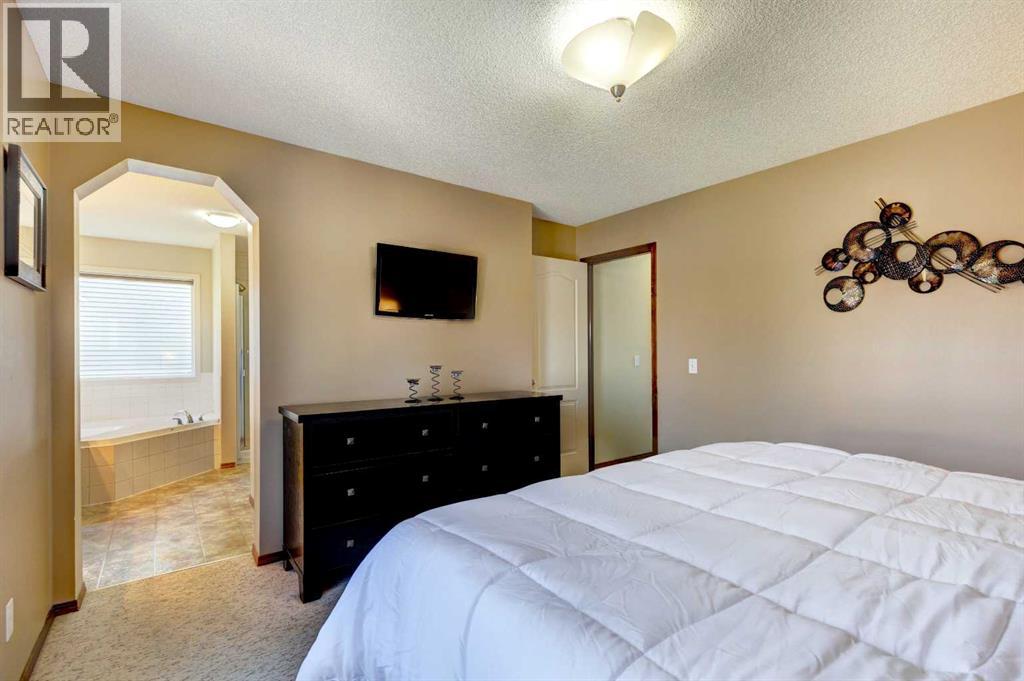 78 Cougarstone Close Sw, Calgary, Alberta  T3H 5W3 - Photo 18 - A2258399