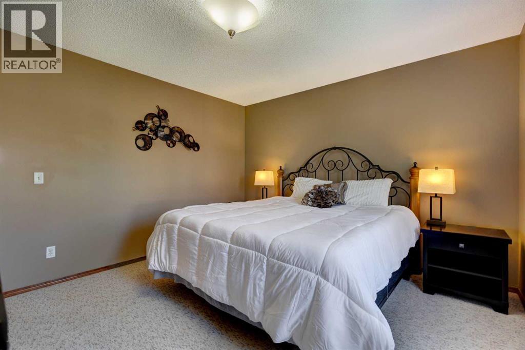 78 Cougarstone Close Sw, Calgary, Alberta  T3H 5W3 - Photo 19 - A2258399
