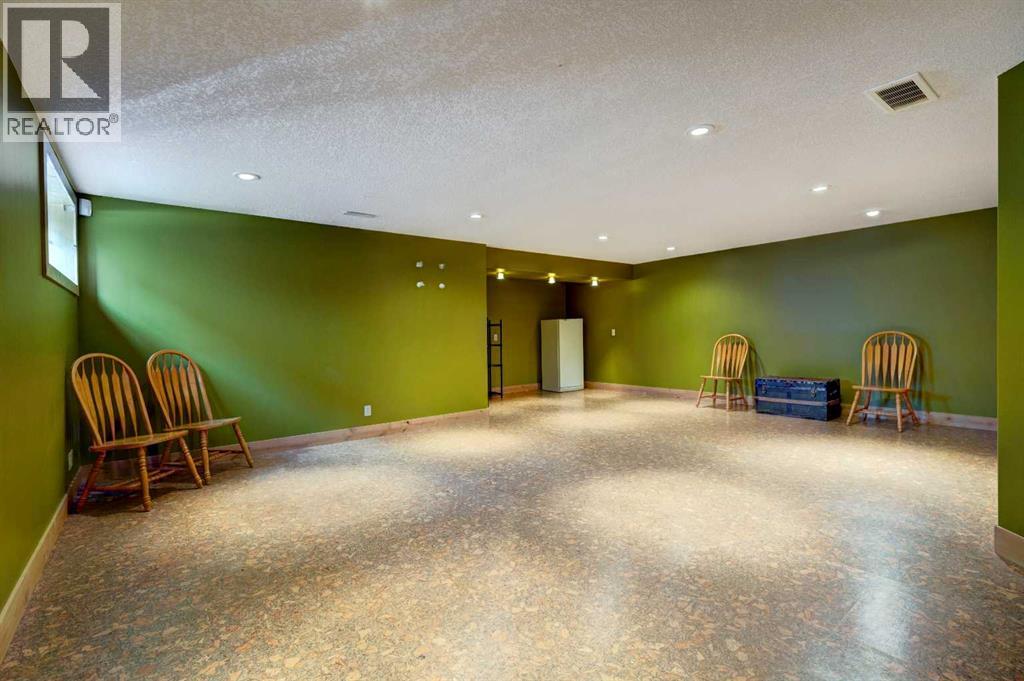 78 Cougarstone Close Sw, Calgary, Alberta  T3H 5W3 - Photo 26 - A2258399
