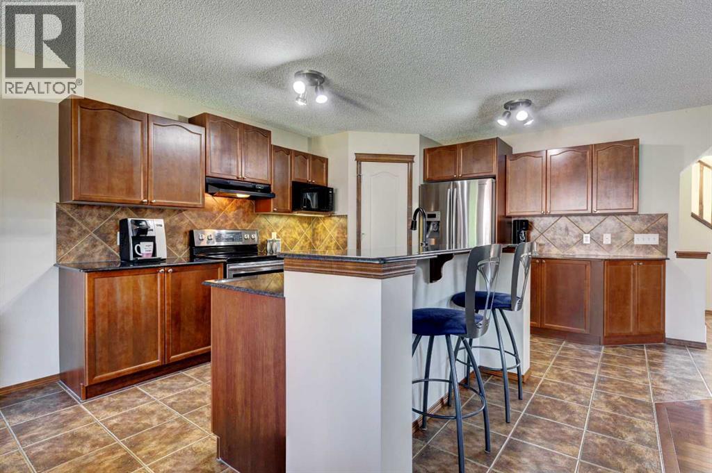 78 Cougarstone Close Sw, Calgary, Alberta  T3H 5W3 - Photo 5 - A2258399