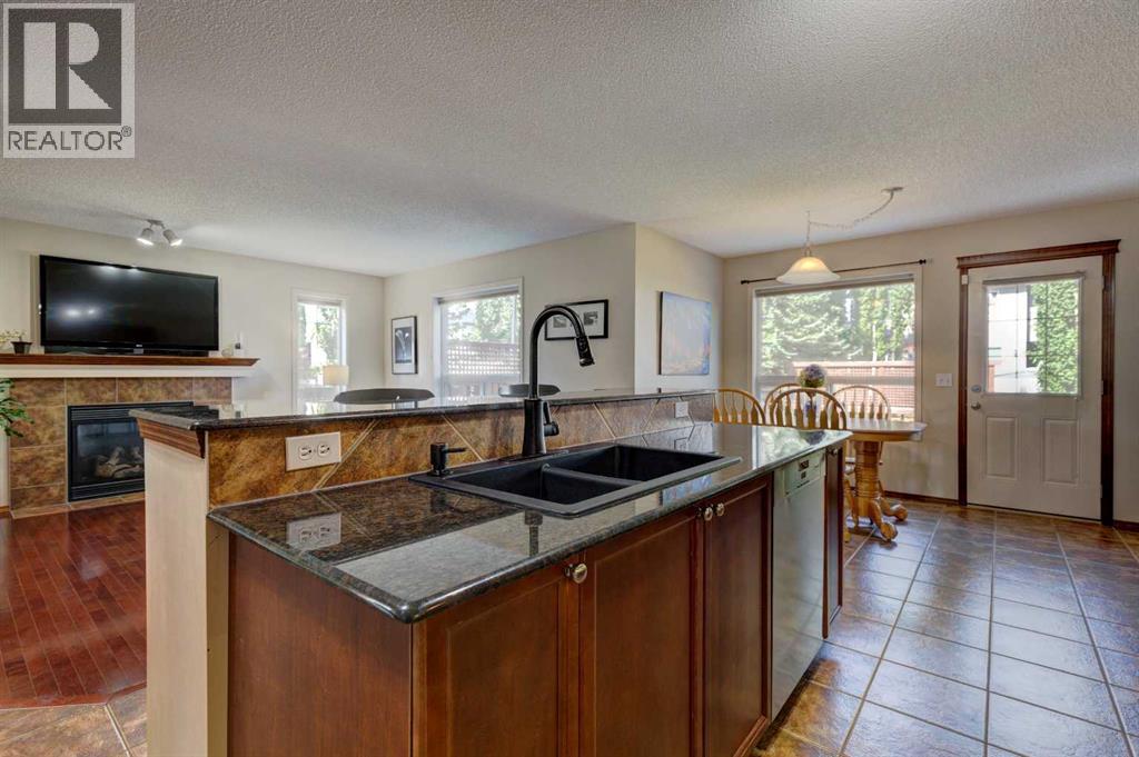 78 Cougarstone Close Sw, Calgary, Alberta  T3H 5W3 - Photo 7 - A2258399