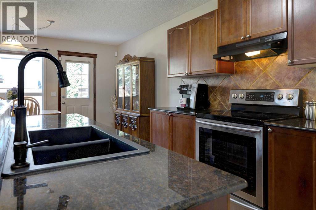78 Cougarstone Close Sw, Calgary, Alberta  T3H 5W3 - Photo 8 - A2258399