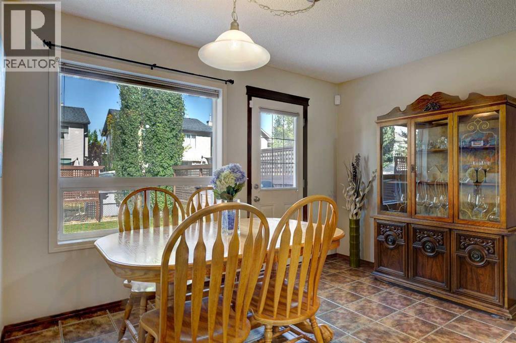 78 Cougarstone Close Sw, Calgary, Alberta  T3H 5W3 - Photo 9 - A2258399