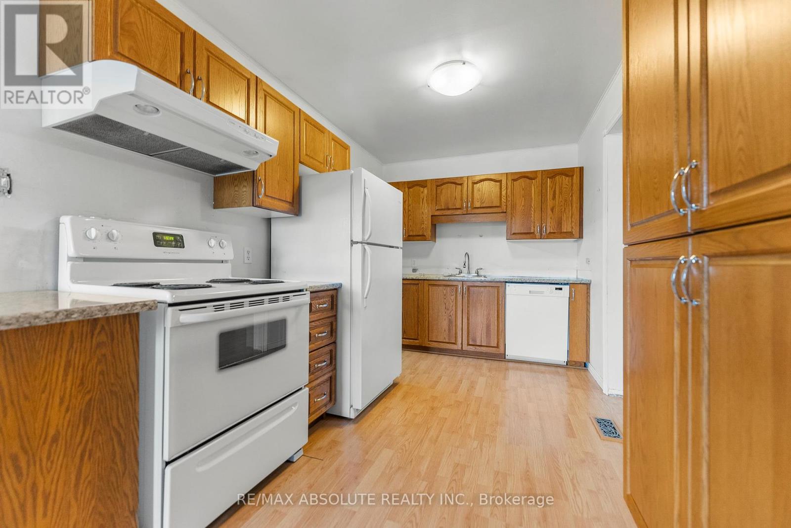 106 Edey Street, Arnprior, Ontario  K7S 1C1 - Photo 12 - X12414830