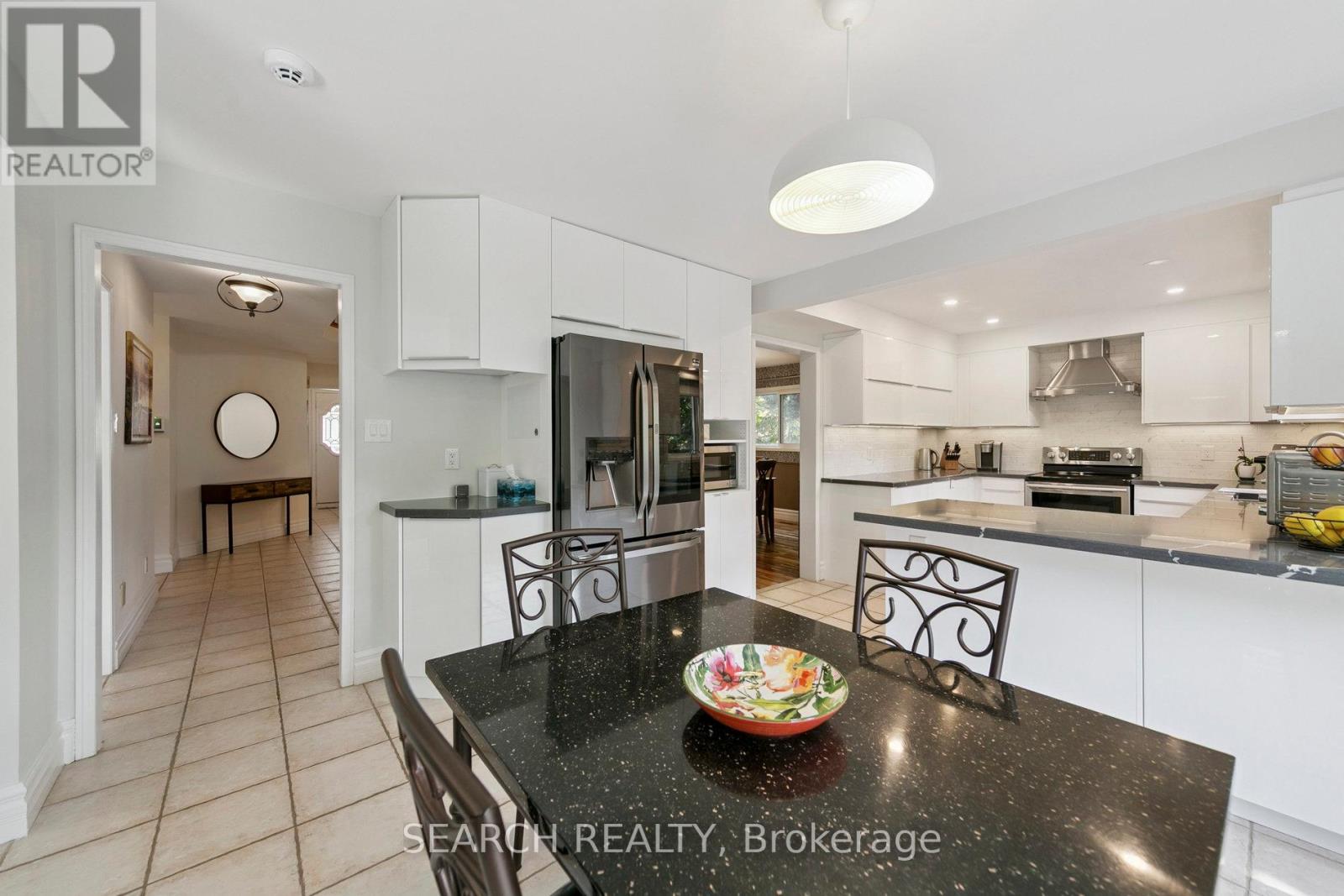 1823 The Chase, Mississauga, Ontario  L5M 2Y8 - Photo 10 - W12415326