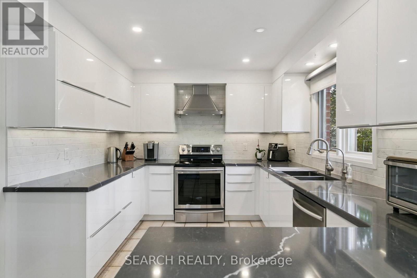 1823 The Chase, Mississauga, Ontario  L5M 2Y8 - Photo 11 - W12415326